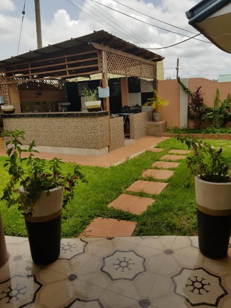 Nana Adu Guest House Koforidua Εξωτερικό φωτογραφία