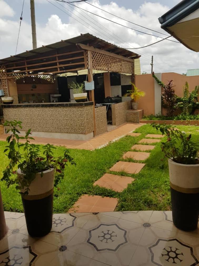 Nana Adu Guest House Koforidua Εξωτερικό φωτογραφία